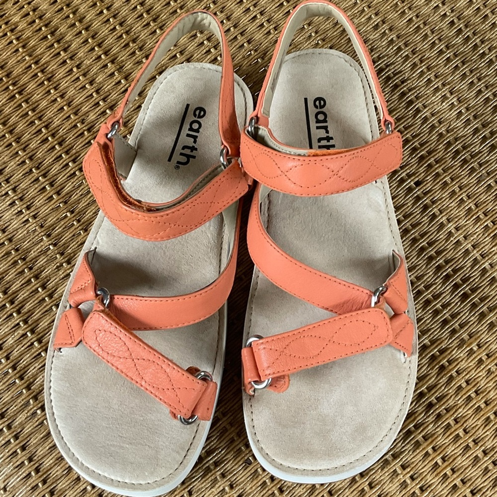 Earth |  Strappy Leather Sandal with Suede Footbed 🧡